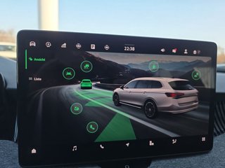 Skoda Superb Combi 2,0TDI DSG Navi/DCC/ACC/Kamera/Sitzhz.  ** - bilder 32