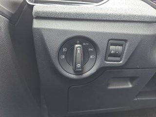 Skoda Kamiq Selection 1,0TSI DSG Kessy/Kamera/Temp/2-Z.Klimaaut.  ** - foto 18