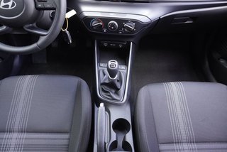 Hyundai i20 1,2 79PS Navi/Winterp/Kamera/Temp/Pdc  ** - bilder 17