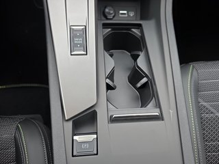 Peugeot 308 GT Hybrid 145 Matrix/18*Alu/Navi/Kamera  ** - foto 17