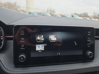 Skoda Kamiq Monte Carlo 1,5TSI DSG 4*J.Gar/AHK/18*Alu/el.Klappe - bilder 36