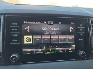 Skoda Karoq 1,5TSI DSG aAHK/Navi/Kamera/LED/ACC/Winterp.   ** - bilder 23