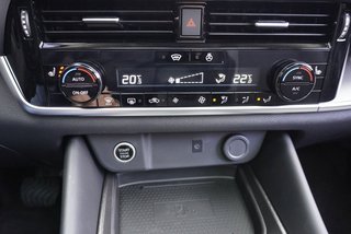Nissan Qashqai 1,3 DIG-T Xtronic Pano/LED/Navi/Kamera/Keyless  ** - bilder 17