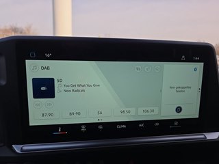 Volkswagen T7 2,0TDI 150PS Voll-LED/AHK/Kamera/Temp. ** - bilder 21