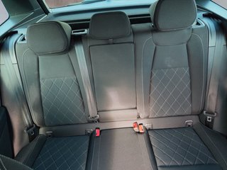 Skoda Karoq 2.0 TSI Sportline 4x4 LED/NAVI/AHK - bilder 8