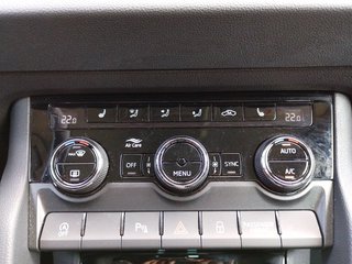 Skoda Karoq 2,0TDI DSG 4x4 Navi/LED/Kamera/ACC/Winterp.  ** - bilder 18