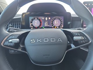 Skoda Superb Combi 2,0TDI DSG Navi/DCC/ACC/Kamera/Sitzhz.  ** - foto 16