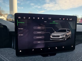 Skoda Superb Combi 2,0TDI DSG Navi/DCC/ACC/Kamera/Sitzhz.  ** - foto 33