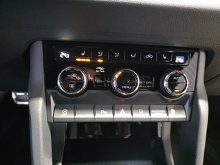 Skoda Karoq Sportline 1,5TSI DSG 4*J.Gar/aAHK/Matrix/Navi  ** - foto 24