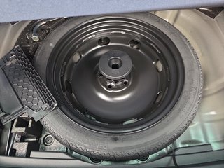 Skoda Karoq 1,5TSI DSG 4*J.Gar/aAHK/Kamera/Kessy/Winterp.  ** - bilder 14