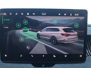 Skoda Superb Combi 2,0TDI DSG Navi/DCC/ACC/Kamera/Sitzhz.   ** - foto 28