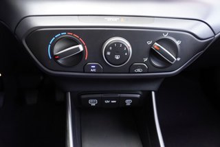 Hyundai i20 1,2 79PS Navi/Winterp/Kamera/Temp/Pdc  ** - bilder 16