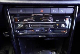 Volkswagen T-Roc R-Line 1,5TSI DSG UPE=45500 Euro    ** - bilder 16