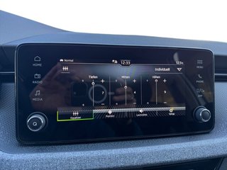 Skoda Kamiq Selection 1,5TSI DSG Kamera/LED/Kessy/Winterp.  ** - bilder 34