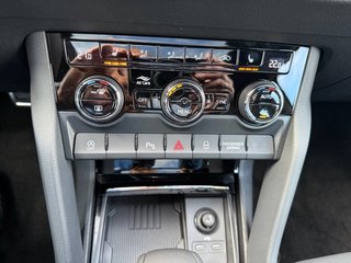 Skoda Karoq Sportline 1,5TSI DSG 4*J.Gar/Pano/aAHK/Matrix/Navi    ** - bilder 24