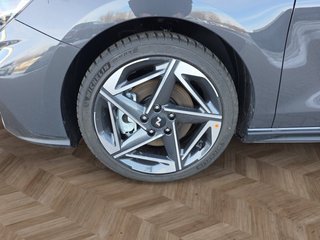 Hyundai i30 Kombi N-Line 1.5 T-GDI 7DCT Keyless/ACC/LED/Navi/Winterp.  ** - foto 22