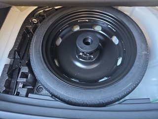 Skoda Karoq 1,5TSI DSG 4*J.Gar/aAHK/Kamera/Kessy/Winterp.  ** - foto 14