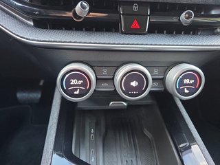 Skoda Superb Combi 2,0TDI DSG Navi/DCC/ACC/Kamera/Sitzhz.  ** - foto 19