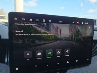 Skoda Superb Combi 2,0TDI DSG Navi/DCC/ACC/Kamera/Sitzhz.  ** - foto 40