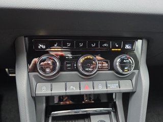 Skoda Karoq Sportline 1,5TSI DSG 4*J.Gar/aAHK/Matrix/Navi  ** - bilder 24