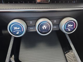 Skoda Superb Combi 2,0TDI DSG Navi/DCC/ACC/Kamera/Sitzhz.   ** - foto 18