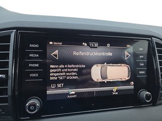 Skoda Karoq Sportline 1,5TSI DSG aAHK/ACC/Matrix/Kessy/el.Klappe - foto 34