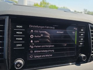 Skoda Karoq Sportline 1,5TSI DSG aAHK/Matrix/Kessy/Winterp.  ** - bilder 31