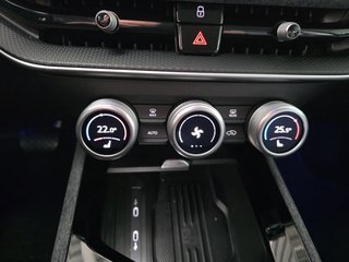 Skoda Superb Combi 2,0TDI DSG Navi/DCC/ACC/Kamera/Sitzhz.  ** - bilder 17