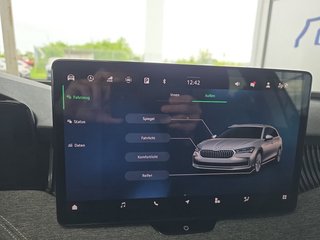 Skoda Superb Combi 2,0TDI DSG Navi/DCC/ACC/Kamera/Sitzhz.  ** - bilder 25