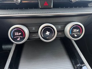 Skoda Superb Combi 2,0TDI DSG Navi/DCC/ACC/Kamera/Sitzhz.  ** - bilder 22