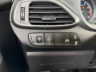 Hyundai i30 Kombi 1,4 100PS Navi/Kamera/Sitzhz/Pdc - bilder 12
