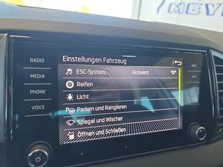 Skoda Karoq 1,5TSI DSG 4*J.Gar/aAHK/Kamera/Kessy/Winterp.  ** - bilder 37