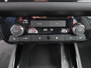 Skoda Kamiq Selection 1,5TSI Kamera/LED/Kessy/Winterp.  ** - bilder 14