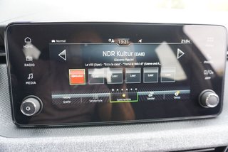 Skoda Kamiq Selection 1,5TSI DSG aAHK/Kamera/LED/Kessy/Winterp.  ** - bilder 26