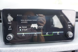 Skoda Kamiq Selection 1,5TSI DSG aAHK/Kamera/LED/Kessy/Winterp.  ** - bilder 27