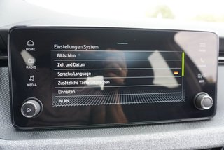 Skoda Kamiq Selection 1,5TSI DSG aAHK/Kamera/LED/Kessy/Winterp.  ** - bilder 35
