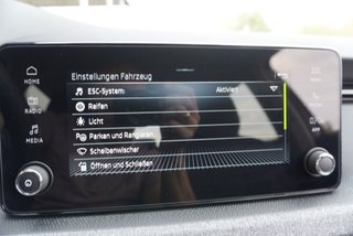 Skoda Kamiq Selection 1,5TSI DSG aAHK/Kamera/LED/Kessy/Winterp.  ** - bilder 42
