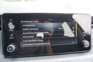 Skoda Kamiq Selection 1,5TSI DSG aAHK/Kamera/LED/Kessy/Winterp.  ** - bilder 43