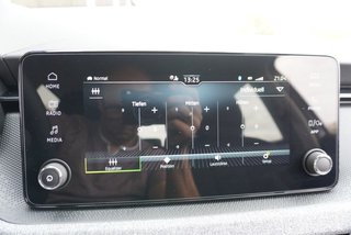 Skoda Kamiq Selection 1,5TSI DSG aAHK/Kamera/LED/Kessy/Winterp.  ** - bilder 44
