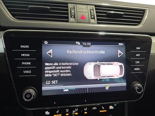 Skoda Superb Combi 1,5TSI DSG Navi/Kamera/el.Klappe/Kessy         ** - foto 28
