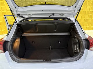 Hyundai i20 YES! KLIMA SHZ AHK CAM TEMPOMAT - foto 6