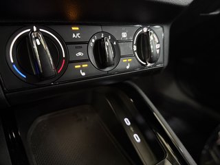 Skoda Kamiq  AUTOMATIK NAVI CAM SHZ SPURASSI - bilder 11