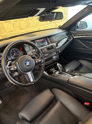 BMW M550 d xDrive  M-PAKET SHZ NAV LEDER AHK H&K - foto 12