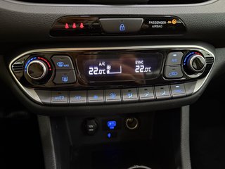 Hyundai i30 cw Intro Edition Mild-Hybrid NAVI AUT SHZ CAM TEMP - bilder 13