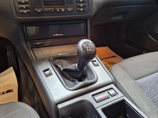 BMW 325i Touring*AHK*KLIMA* - foto 5