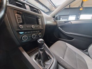 Volkswagen Jetta VI Life 1,2TSI*Navi*Sportsitze*PDC* - bilder 1
