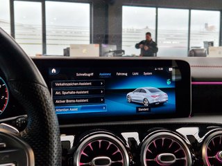 Mercedes-Benz CLA 220 4Matic AMG-Line*1.HAND*PANO*KAMERA* - photo 9