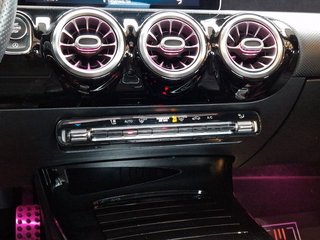 Mercedes-Benz CLA 220 4Matic AMG-Line*1.HAND*PANO*KAMERA* - photo 12