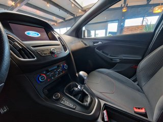 Ford Focus ST-Line 1,5EcoBoost*CARPLAY*PARK-PILOT* - bilder 1