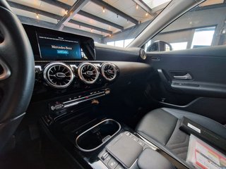 Mercedes-Benz A 180d Limousine Style*8G-DCT*KEYLESS*NAVI*LED - bilder 9